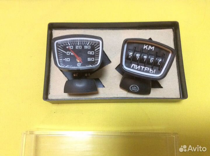 Приборы сувенирные СССР «Невское кольцо». Москвич