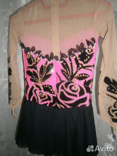 Платье для выступлений по фигурному катанию