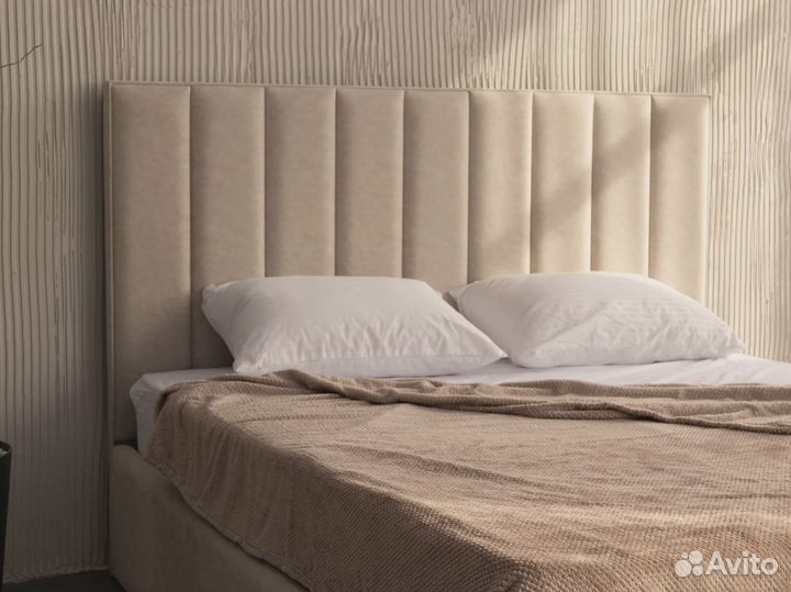 Кровать двухспальная с матрасом, все как в описании