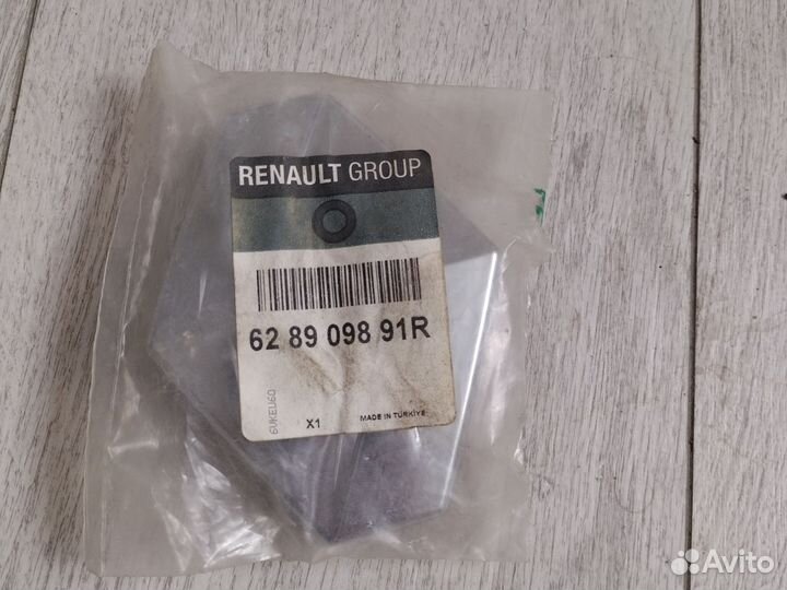 Эмблема решетки радиатора 