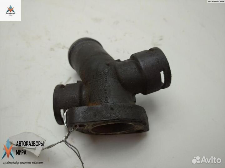 Фланец (тройник) системы охлаждения Volkswagen T4