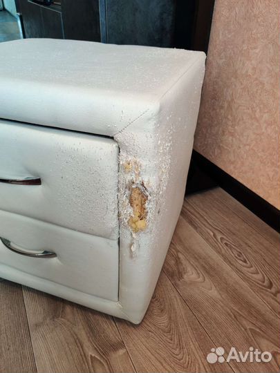 Тумба прикроватная белая