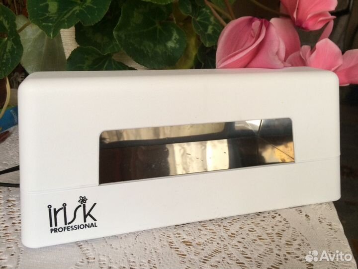 Ультрафиолетовая лампа для ногтей