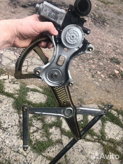 Стеклоподьёмник Toyota corolla 120