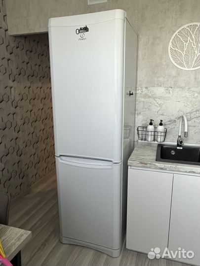 Холодильник бу indesit