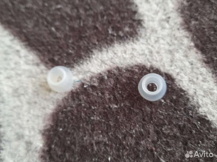 Проводные наушники с дополнительными подушками