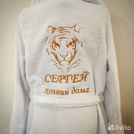 Махровый халат с вышивкой