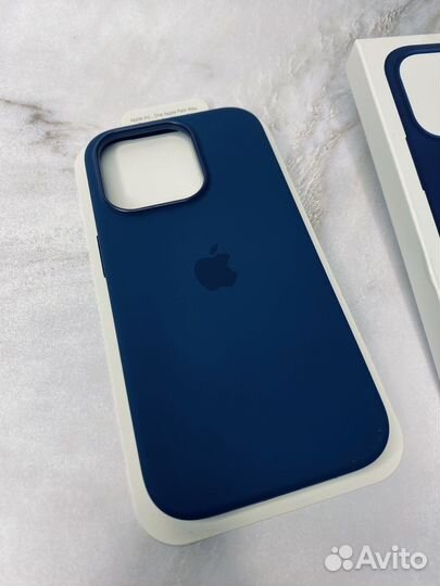 Чехол на iPhone 14 Pro с MagSafe