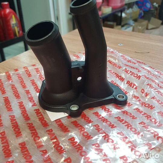 Крышка корпуса термостата Ford Focus 2 1.6