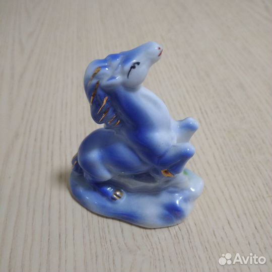 Фарфоровая статуэтка СССР лошадь