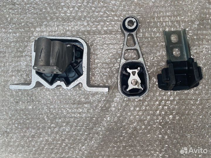 Опоры двигателя Веста 3 штуки