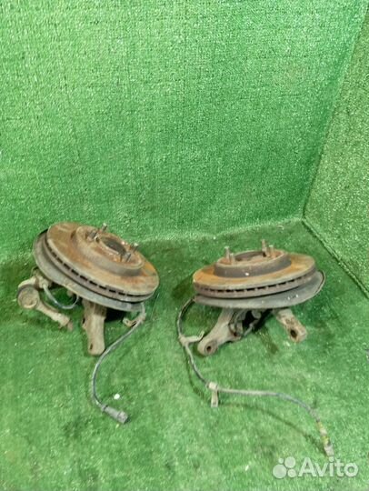 Кулак поворотный передний Mitsubishi Carisma