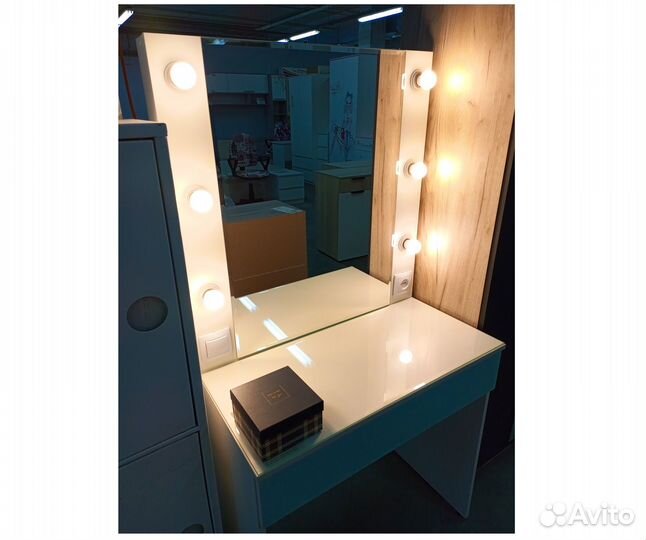 Туалетный столик белый с зеркалом и подсветкой