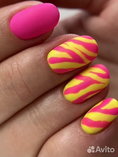 Покрытие ногтей на руках гель-лаком