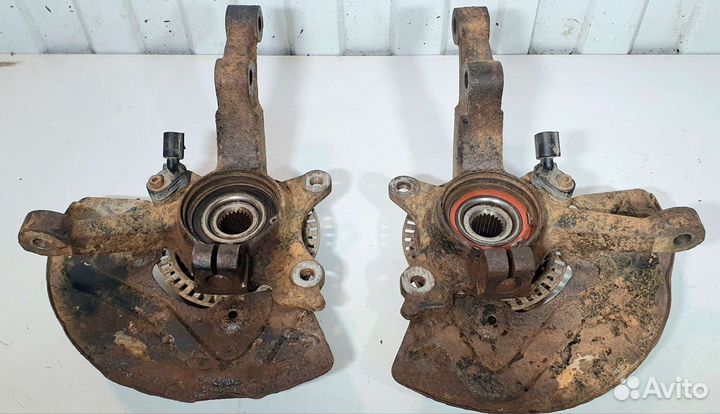 Кулак поворотный передний левый с ABS Chery Amulet