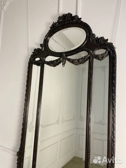 Антикварное зеркало с консолью