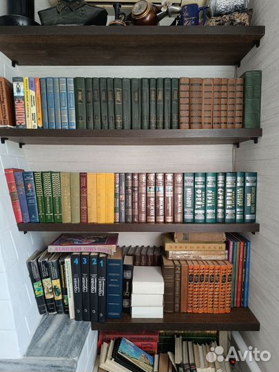 Книги. Продаю часть библиотеки