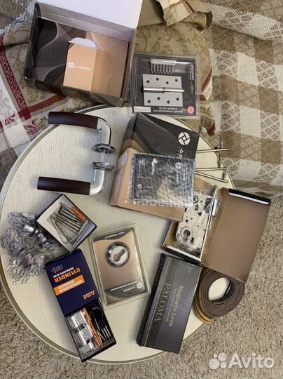 Ручки дверные, петли, замки, механизмы