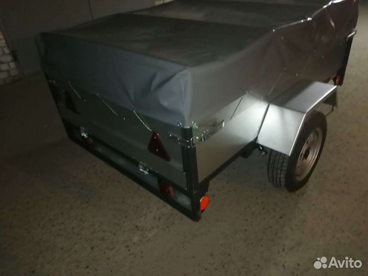 Прицеп легковой с колёсами и тентом