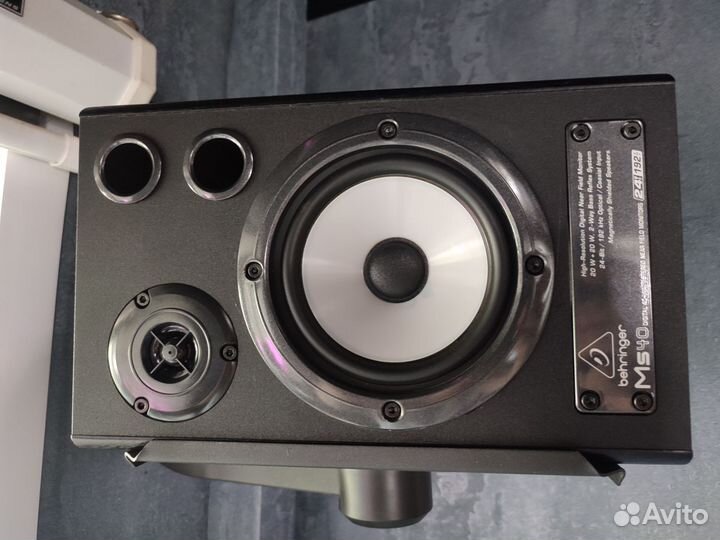 Студийные мониторы Behringer MS 40