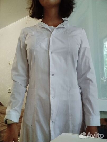 Белый медицинский халат