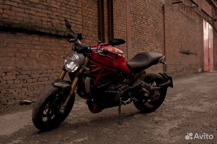 Ducati Monster 1200S