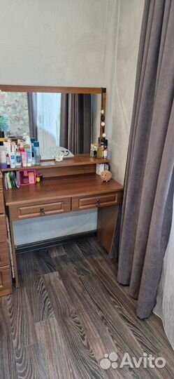 Трюмо с зеркалом