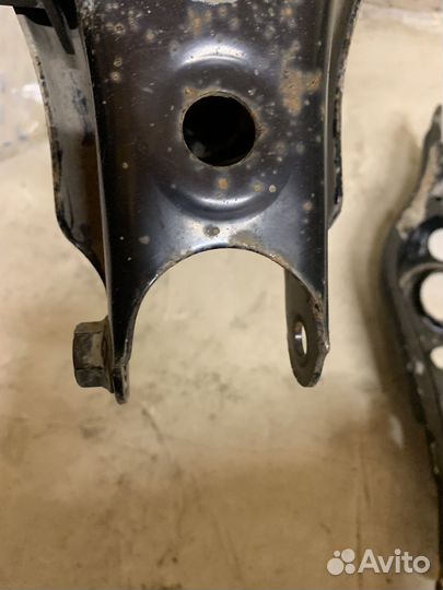 Рычаг на toyota rav 4