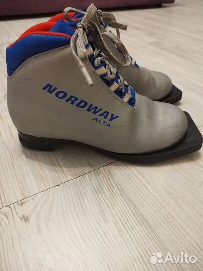 Лыжные ботинки р.33