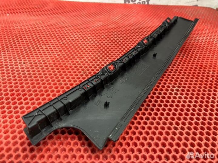 Накладка декоративная левая Volkswagen Golf MK7