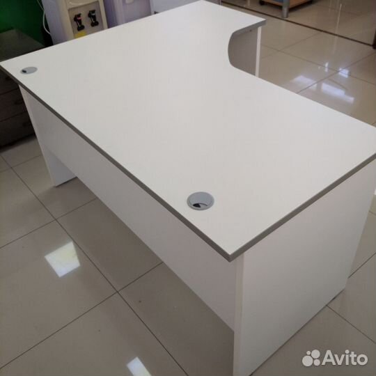 Стол с полками в офис