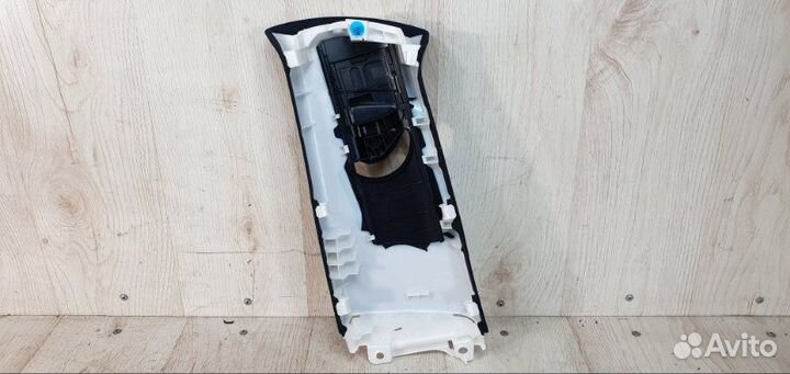 Обшивка стойки правая Toyota Rav4 V (XA50) 2.5