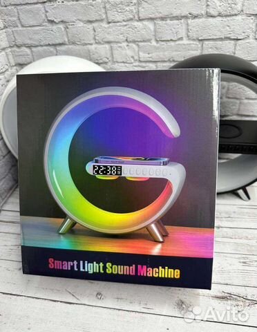 Умная лампа с беспроводной зарядкой 8в1