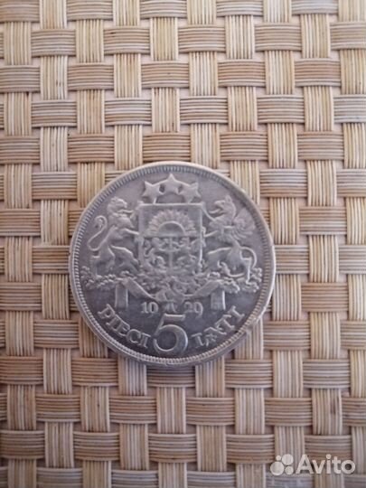 Монета серебряная