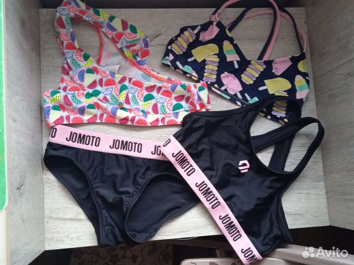 Купальник и полотенце, сабо