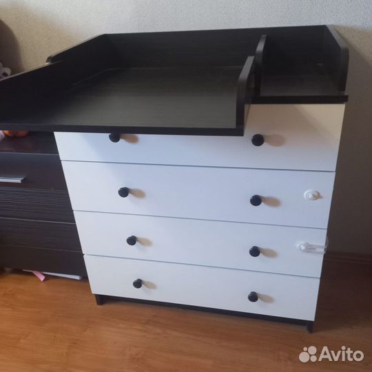 Детская кровать с ящиками и комод