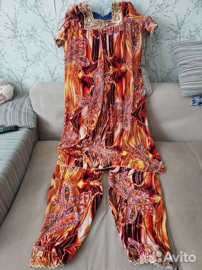 Женский национальный таджикский костюм