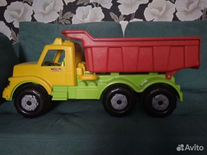 Игрушка грузовик