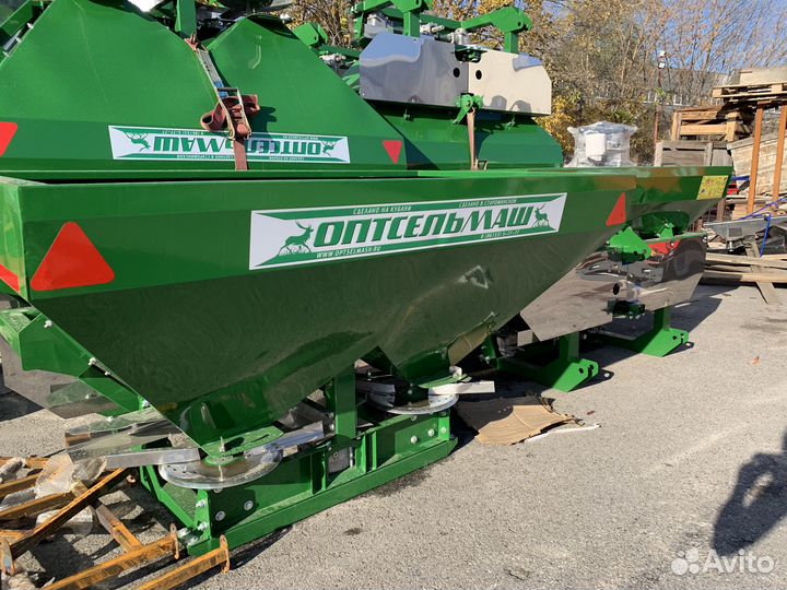 Разбрасыватель удобрений Оптсельмаш Стандарт 900, 2023