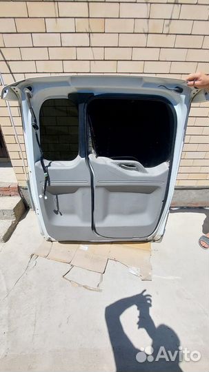 Задняя дверь багажника хонда степвагон