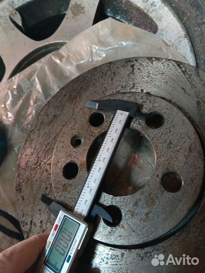 Тормозные диски на volkswagen golf 4 (2шт)