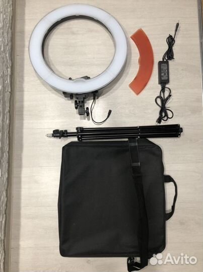 Кольцевая лампа со штативом