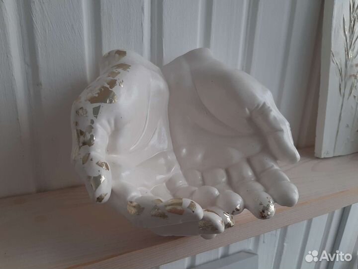 Кашпо, статуэтка и органайзер