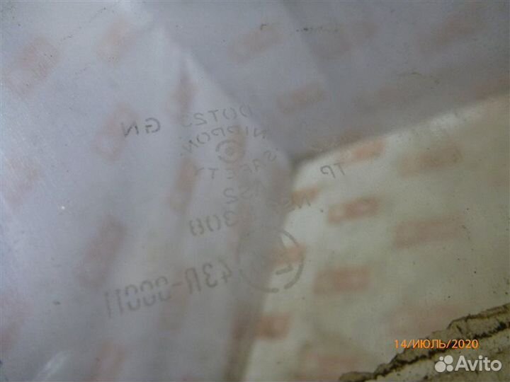 Стекло двери переднее правое Mazda Demio DW B3