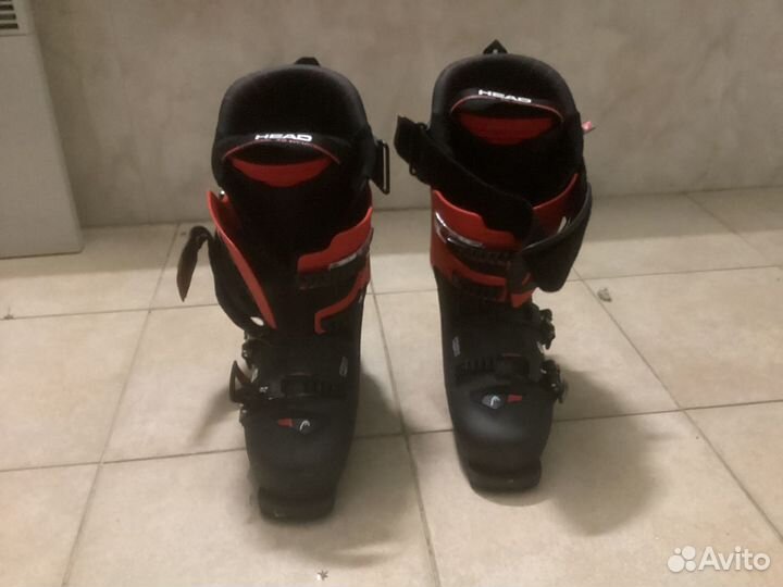 Горные лыжи и горнолыжные ботинки