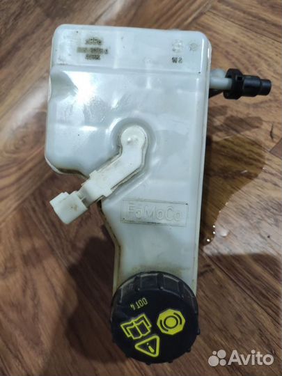 Главный тормозной цилиндр Ford Focus CB8 pnda 2014