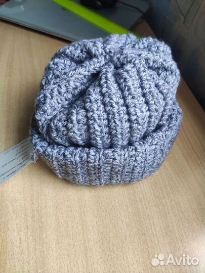 Шапка вязаная ручной работы