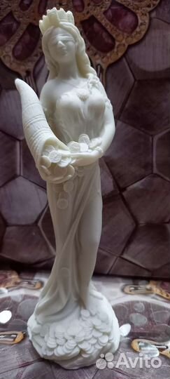 Статуэтка Фортуна из мрамора