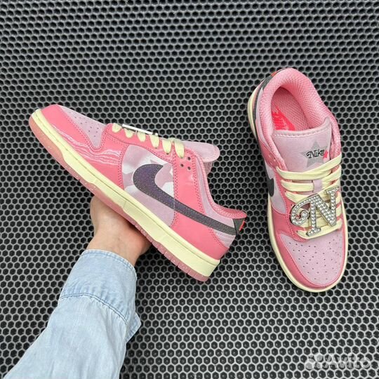 Nike Dunk Low Barbie