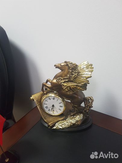 Сейф, кресла офисные, тумбы, журнальный столик